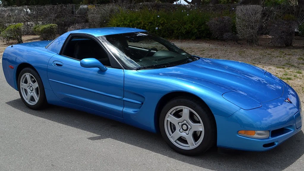 Corvette Generations/C5/C5 1999 blue right side.webp